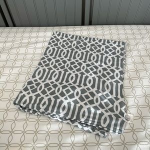 Mud Pie nursing cover/scarf in grey/white